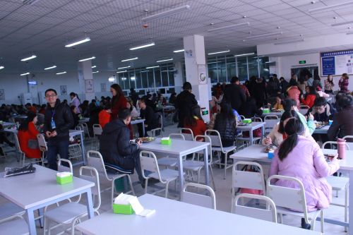 10、技校学生食堂剪影