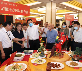 第六届四川（泸州）美食节圆满举行 “中国酒城·名酒宴研发中心”揭牌成立